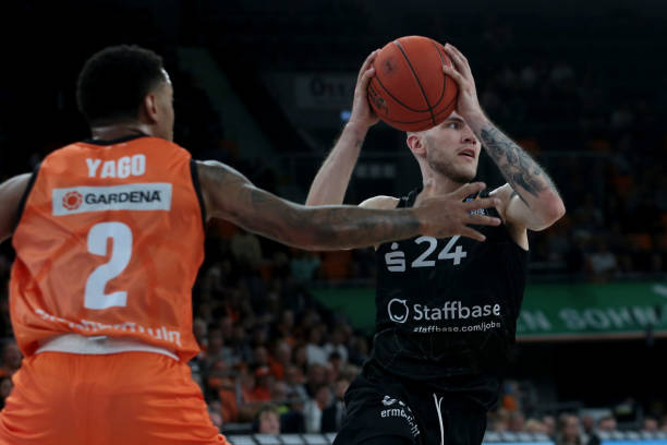 的进攻直接 的进攻直接