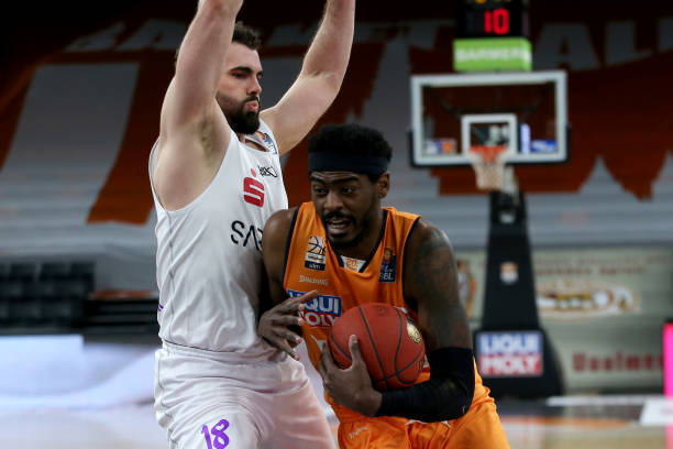 凭借强大的 凭借强大的